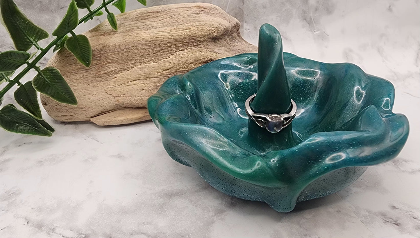 Emerald Whisper Flower Ring Holder