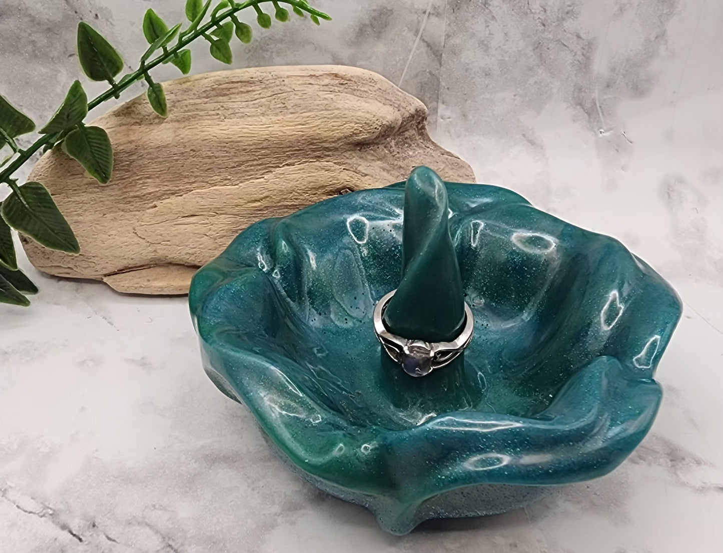 Emerald Whisper Flower Ring Holder