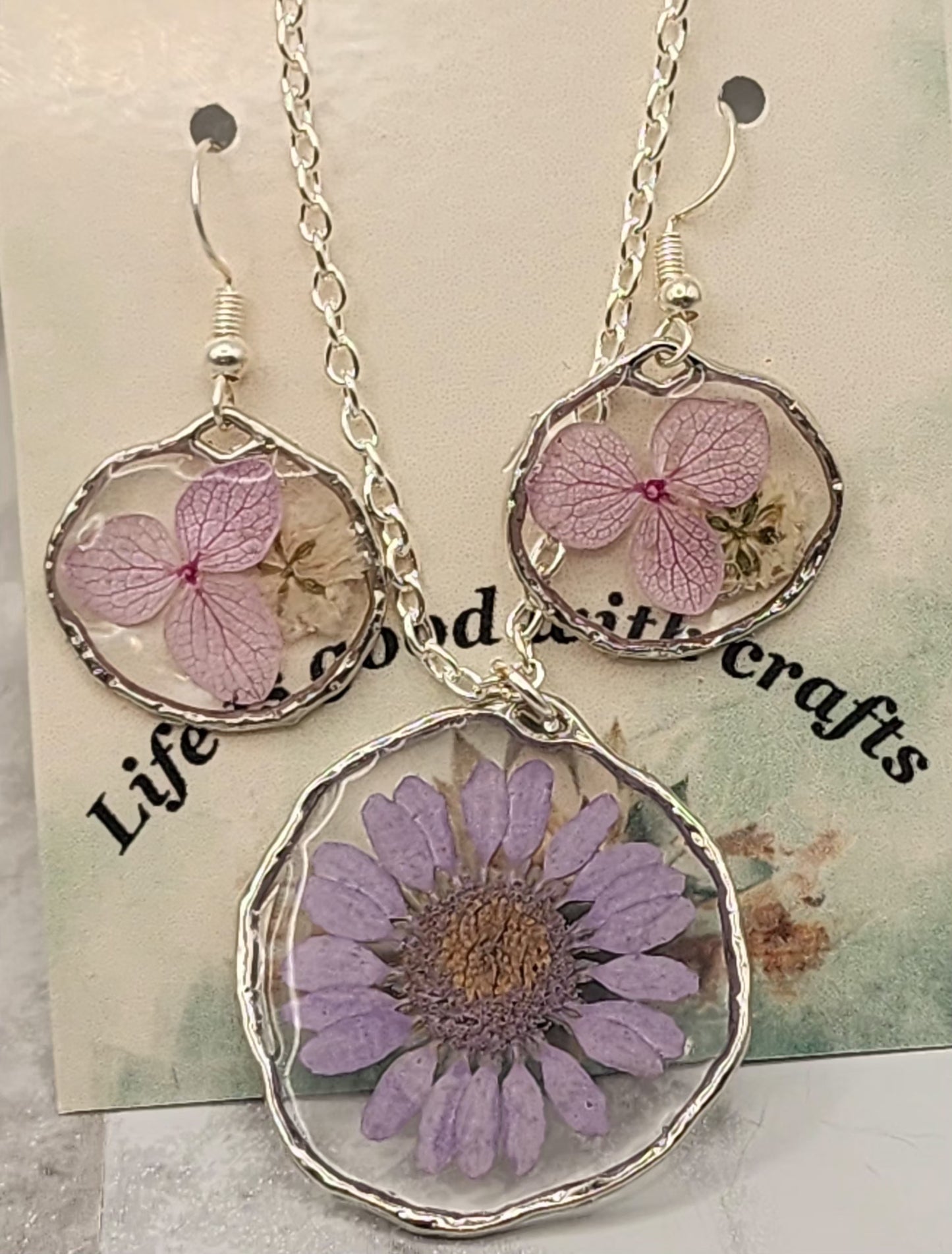 Dried Pressed Purple Daisy Resin Necklace and Earrings Set