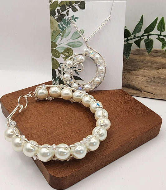 Elegant Pearl Bracelet & Necklace Set