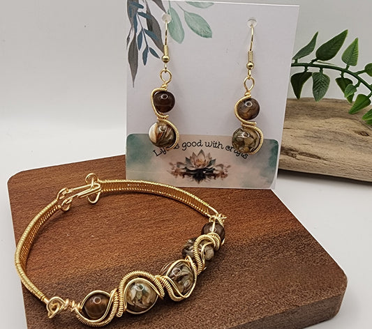 Elegant Gold Wire Bracelet & Earrings Set – Brown & Beige Beads